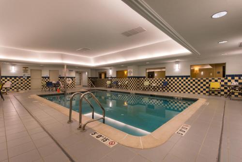 Holiday Inn Express and Suites Dickson City By IHG - 수영장
