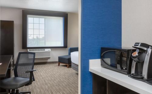 King Room - Mobility Access/Hearing Accessible