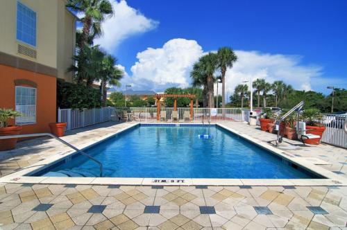 Swimming pool, Holiday Inn Express Destin E - Commons Mall Area By IHG in Destin (FL)