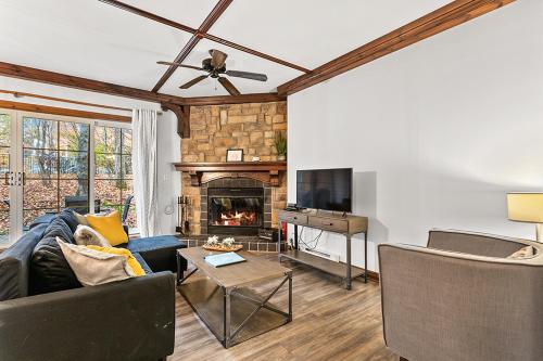 . Le Manoir 106-5 by Escapades Tremblant