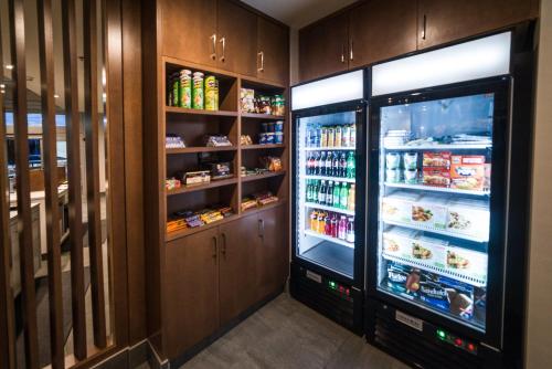 Holiday Inn Express & Suites West Edmonton-Mall Area By IHG - image 5