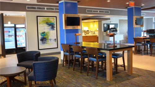 Holiday Inn Express & Suites - Jacksonville W - I295 and I10, an IHG Hotel