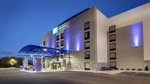 Holiday Inn Express & Suites Jackson Downtown - Coliseum