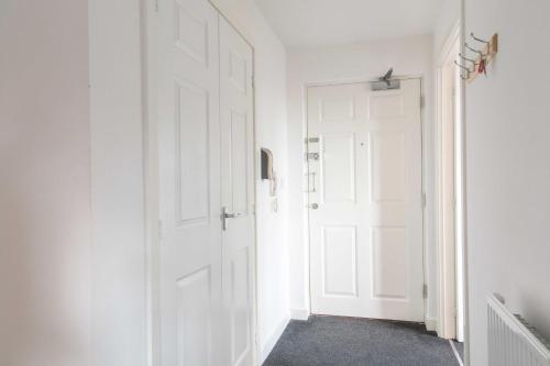 Sublime Stays Coventry 2 Bed Apt - Netflix and Parking - main image