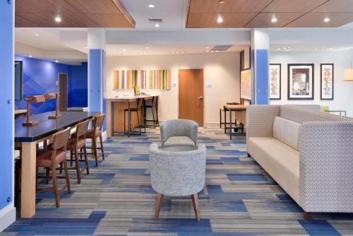 Holiday Inn Express & Suites Madison an IHG Hotel - image 5