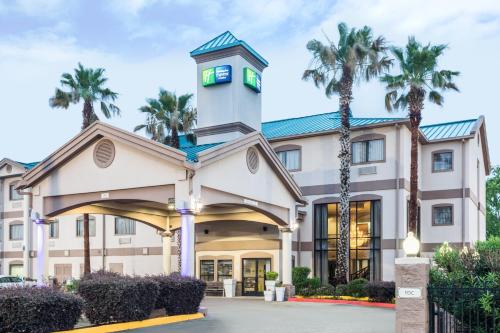 Holiday Inn Express Hotel and Suites Lake Charles, an IHG Hotel