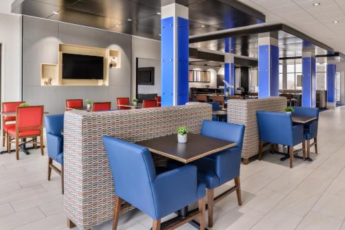 Holiday Inn Express & Suites - Kansas City - Lee's Summit, an IHG Hotel