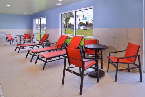 Holiday Inn Express & Suites - Mall of America - MSP Airport an IHG Hotel - main image