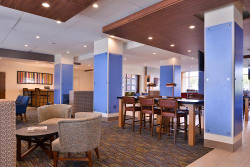 Holiday Inn Express & Suites - Mall of America - MSP Airport, an IHG Hotel