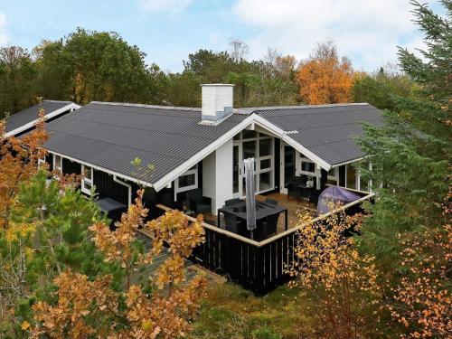  7 person holiday home in lb k, Ferienwohnung in Ålbæk