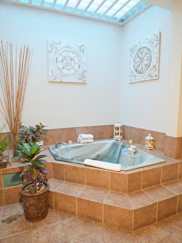 Facilities, Hotel Fleur de Lys in San Jose