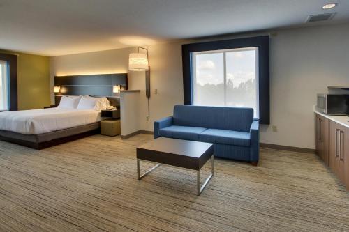 Holiday Inn Express Hotel & Suites Morris