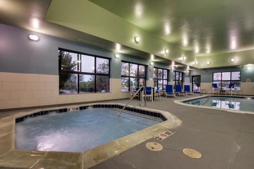 Holiday Inn Express Hotel & Suites Morris, an IHG Hotel