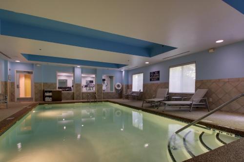 Holiday Inn Express Hotel & Suites Middleboro Raynham, an IHG Hotel