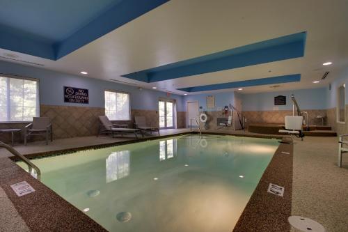 Holiday Inn Express Hotel & Suites Middleboro Raynham