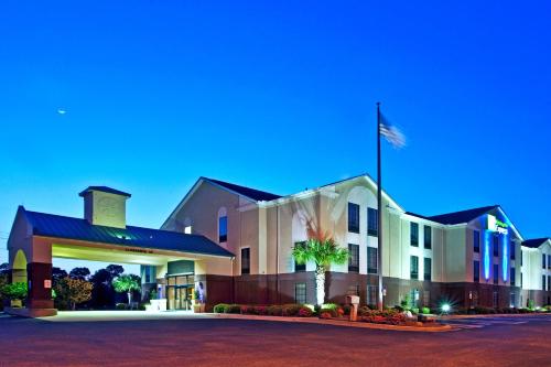 Exterior view, Holiday Inn Express & Suites Milton East I-10 in Milton (FL)