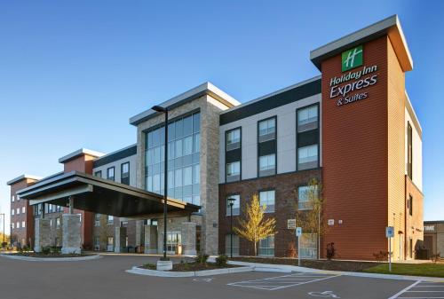 Holiday Inn Express & Suites - Milwaukee - Brookfield, an IHG hotel - Hotel - Brookfield