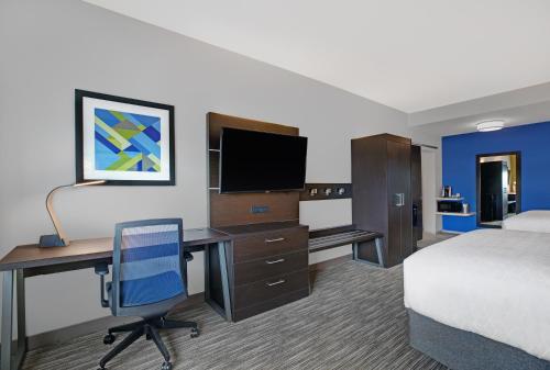 Holiday Inn Express & Suites - Milwaukee - Brookfield, an IHG Hotel