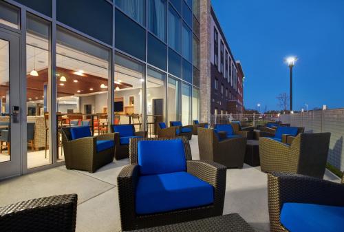 Holiday Inn Express & Suites - Milwaukee - Brookfield, an IHG Hotel