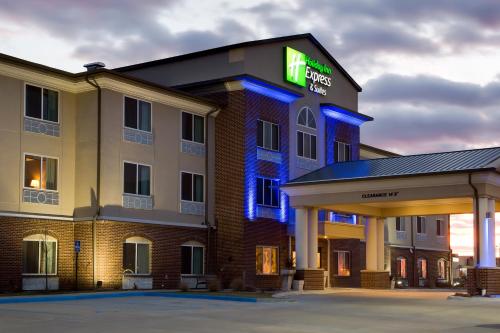 Holiday Inn Express & Suites Nevada