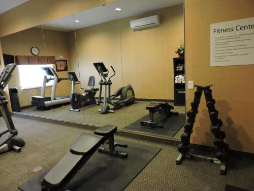 홀리데이 인 익스프레스 & 스위트 몽고메리 바이 IHG - 피트니스 센터