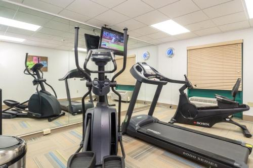 Holiday Inn Express Hotel & Suites Memphis Southwind by IHG in Memphis, USA