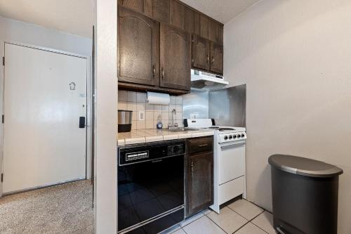 1 BDR Studio w Full Kitchen- Inside Yosemite National Park - image 4