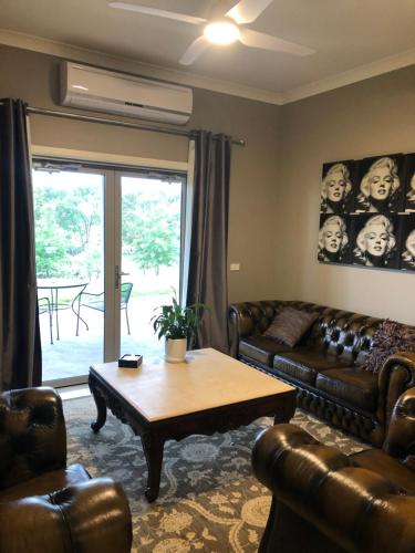 Pub/Lounge, Barklysuites Apartments in Rutherglen