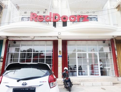 RedDoorz @ Jalan Tanjung Blitar