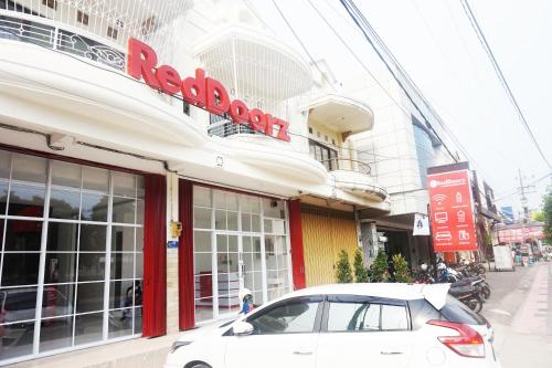 RedDoorz @ Jalan Tanjung Blitar