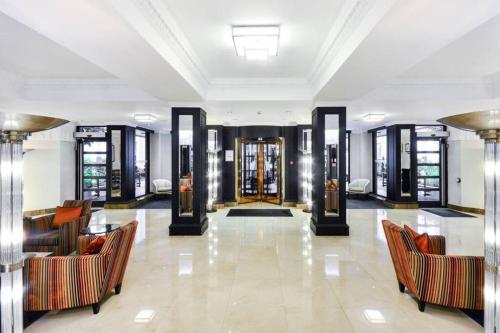 Classic South Kensington Pied-e-terre - image 2