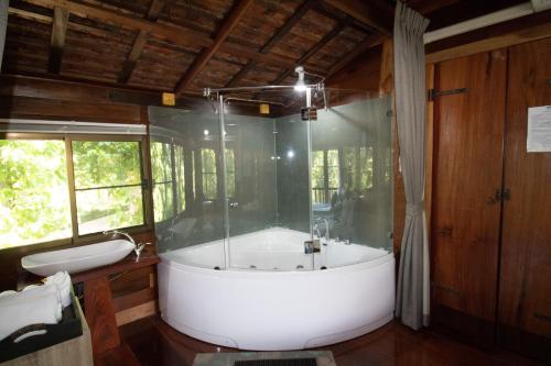 حمام, منتجع رويال تراين جاردن (Royal Train Garden Resort) in هانج دونج