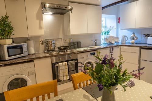 Highgate View Apartment - image 8
