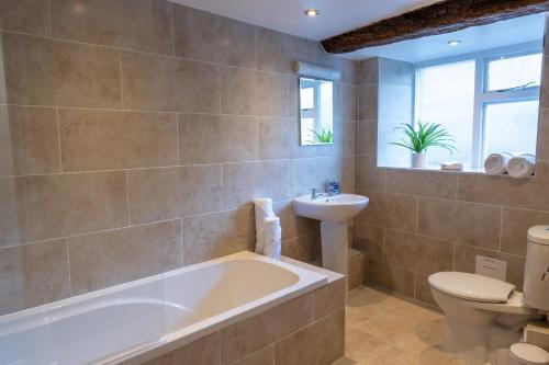Highgate View Apartment - image 10