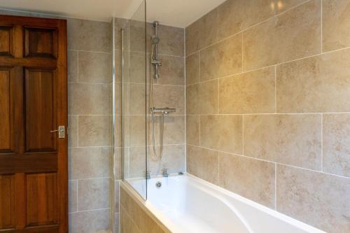 Highgate View Apartment - image 11
