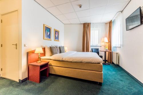 Prominent Inn Hotel Room Type - Basic Double Room