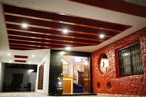 נוף חוץ, Diamond Lodge in קאראצ'י