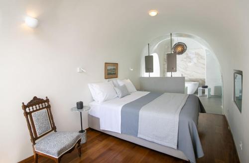 Elegant Santorini Villa Villa Ioulia Private Pool Air Conditioning 3 Bedrooms Oia - image 6