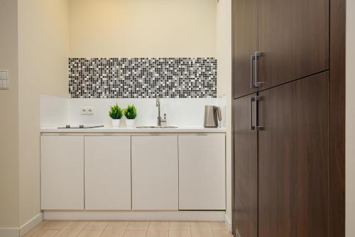 Apartments Warsaw Giełdowa 4 by Renters - image 2