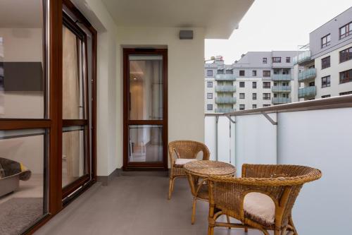 Apartments Warsaw Giełdowa 4 by Renters - image 10