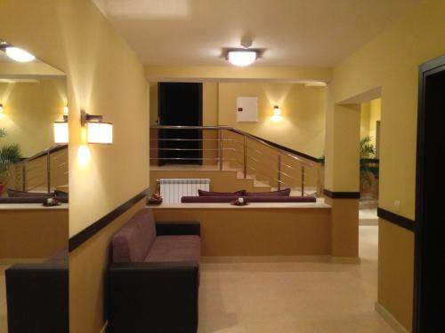 Park Hotel Stratesh - image 4