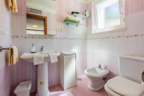 One-Bedroom Apartment image 9