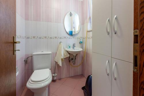 One-Bedroom Apartment image 7