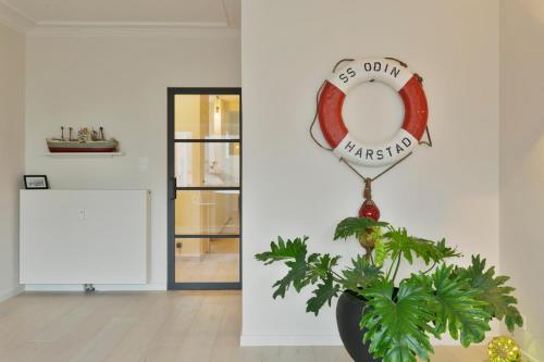 City Center Apartment - only 50m from the Beach!