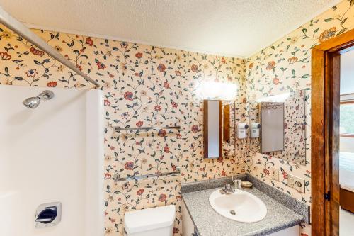 The Lodge - image 12