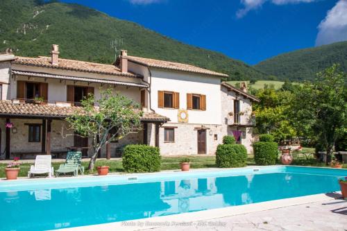 Agriturismo Santa Serena - Hotel - Cerreto di Spoleto