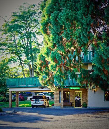 Robin Hood Inn and Suites in Victoria, Canada