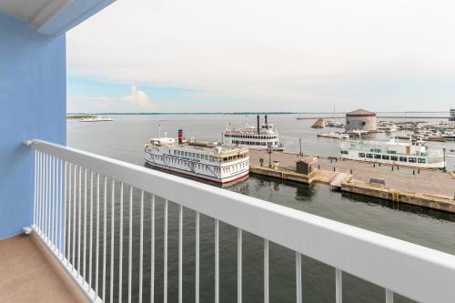 King Standard Harbour View