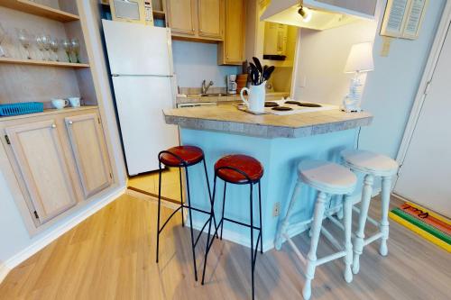Beach Club Condos II - image 12