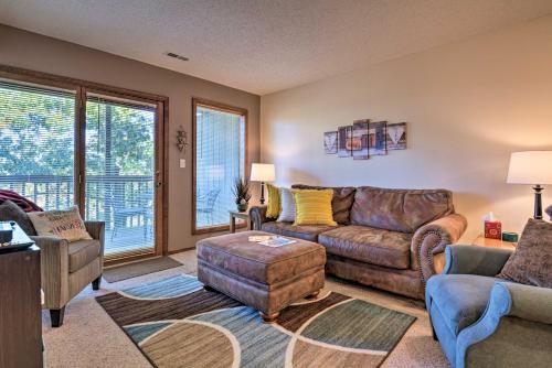 Condo with Balcony Less Than 2 Mi to Silver Dollar City! - image 8